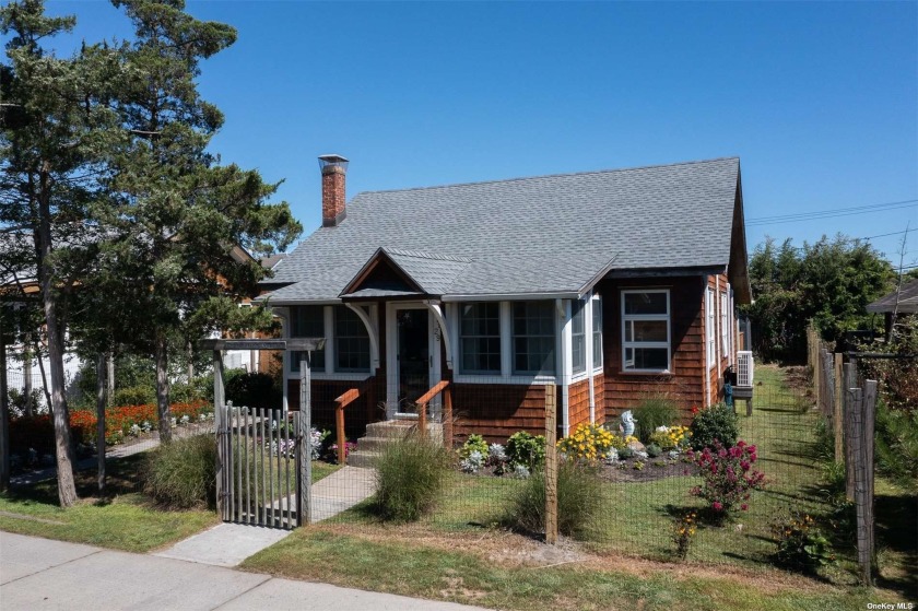 Welcome to 29 Ocean Rd , Ocean Beach!  This beautifully kept - Beach Home for sale in Ocean Beach, New York on Beachhouse.com