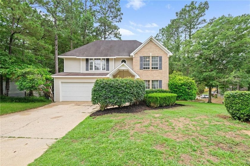 Welcome home! You will appreciate the character of this Lake - Beach Home for sale in Daphne, Alabama on Beachhouse.com