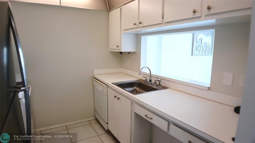 This lovely 5th floor condo in desirable Island Club features a - Beach Condo for sale in Pompano Beach, Florida on Beachhouse.com