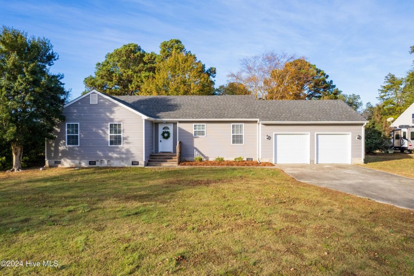 Country ranch charmer located in the highly desirable Bells - Beach Home for sale in Currituck, North Carolina on Beachhouse.com