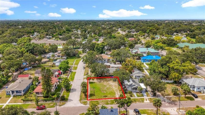 Oversized vacant corner lot in the heart of St. Petersburg! This - Beach Lot for sale in St. Petersburg, Florida on Beachhouse.com
