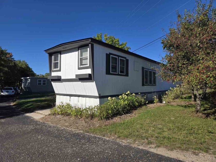 This charming renovated 2 bedroom 1 bath residence offers a - Beach Home for sale in Charlevoix, Michigan on Beachhouse.com