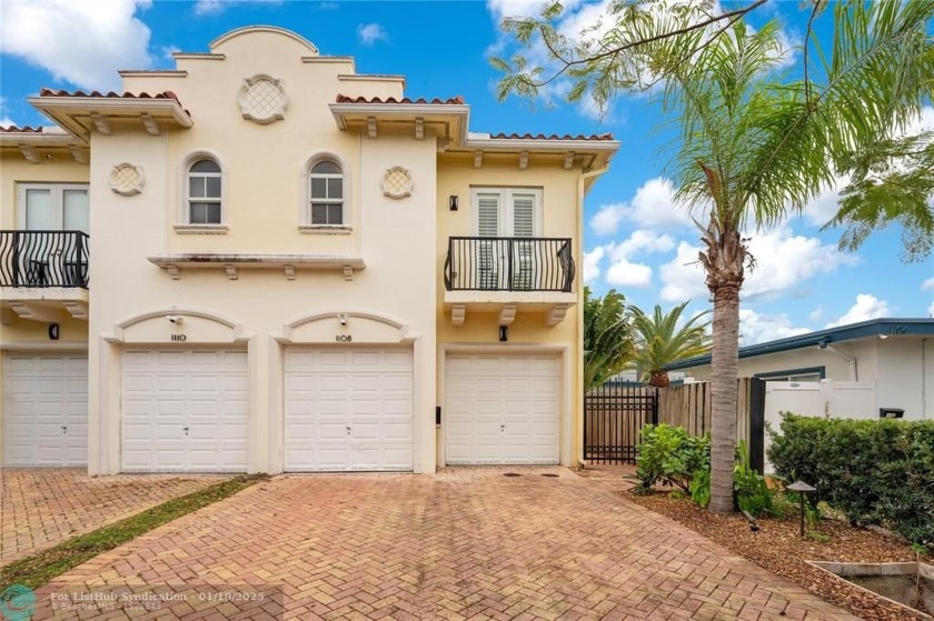 A true gem in the Lake Ridge community. This fee simple townhome - Beach Townhome/Townhouse for sale in Fort Lauderdale, Florida on Beachhouse.com