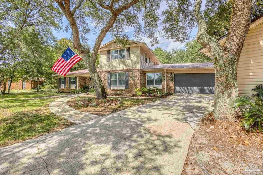 Welcome to your slice of Florida Paradise, a rare Gulf Breeze - Beach Home for sale in Gulf Breeze, Florida on Beachhouse.com