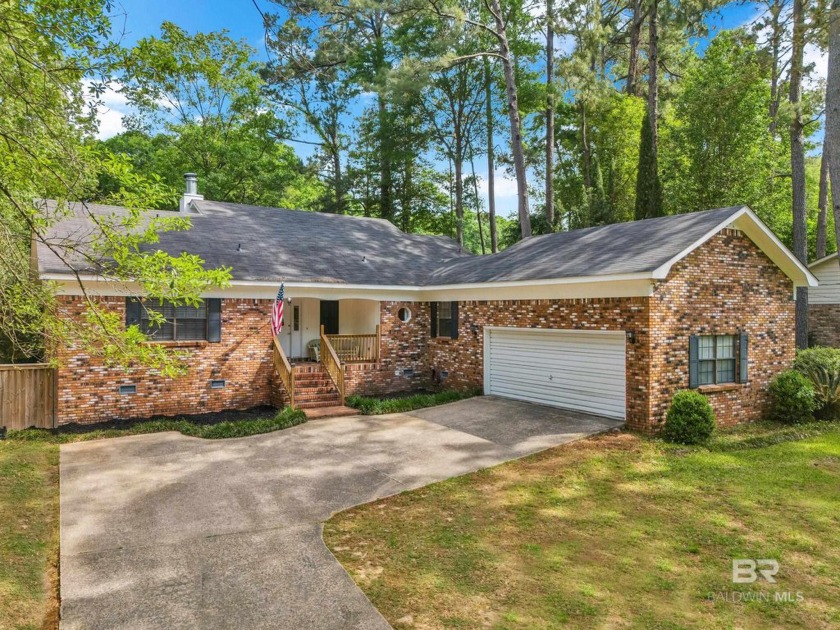 Your Dream Home Awaits--Spacious, Updated  Ready for Your - Beach Home for sale in Daphne, Alabama on Beachhouse.com