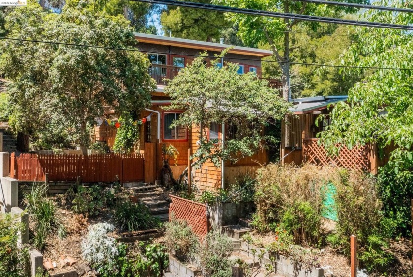 Quirky, unique House, 2 Units, 2000 sq ft This is the most - Beach Home for sale in Oakland, California on Beachhouse.com