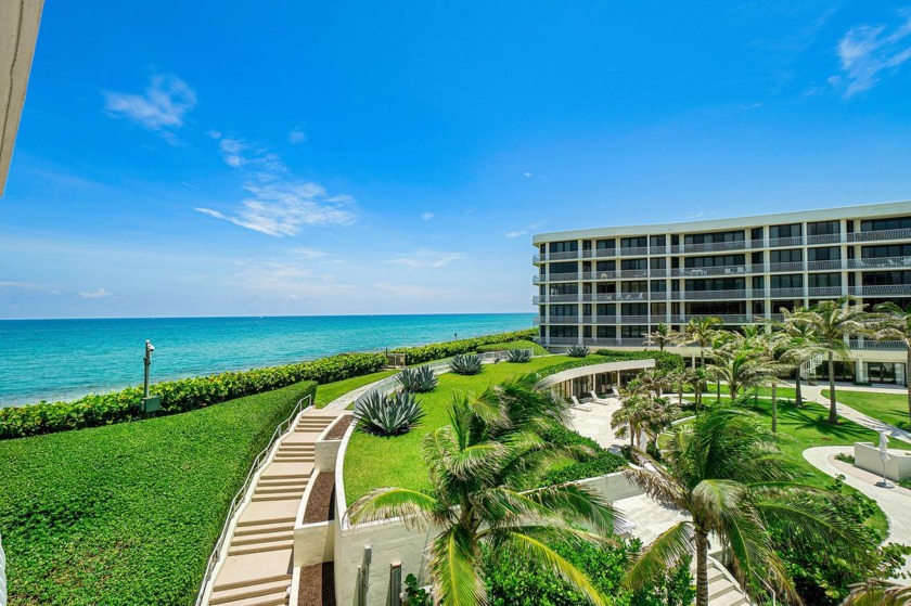 This beautifully redone 2 bedroom, 2.1 bathroom Sloans Curve - Beach Condo for sale in Palm Beach, Florida on Beachhouse.com