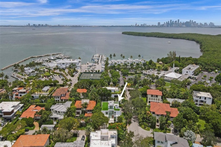 Luxurious coastal living in the exclusive island community of - Beach Home for sale in Key Biscayne, Florida on Beachhouse.com