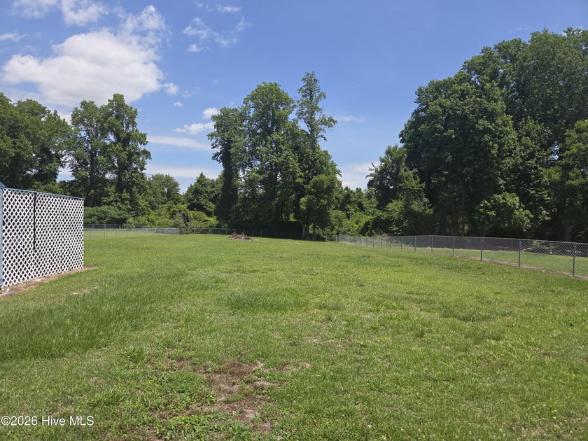 This super cute mobile home is ready for its new family! 2 - Beach Home for sale in Holly Ridge, North Carolina on Beachhouse.com