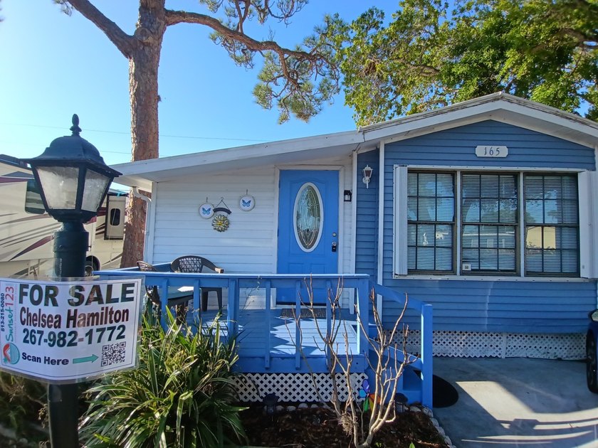 ***QUAINT BEACH COTTAGE STEPS FROM THE POOL and MINUTES TO THE - Beach Home for sale in Sebastian, Florida on Beachhouse.com