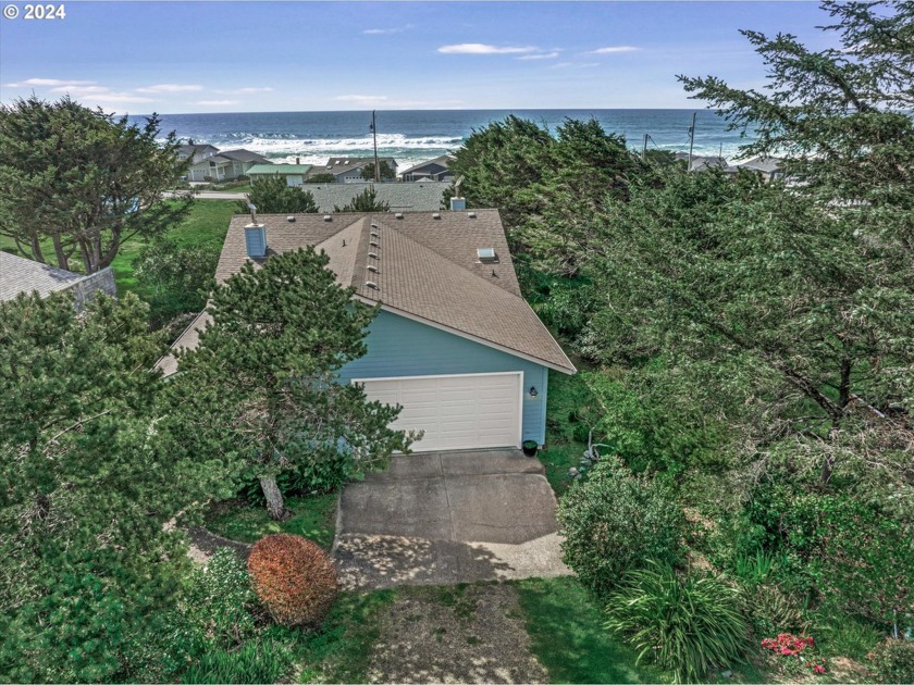 Enter through the Secret Garden to a Light-Filled Oasis! Vaulted - Beach Home for sale in Yachats, Oregon on Beachhouse.com