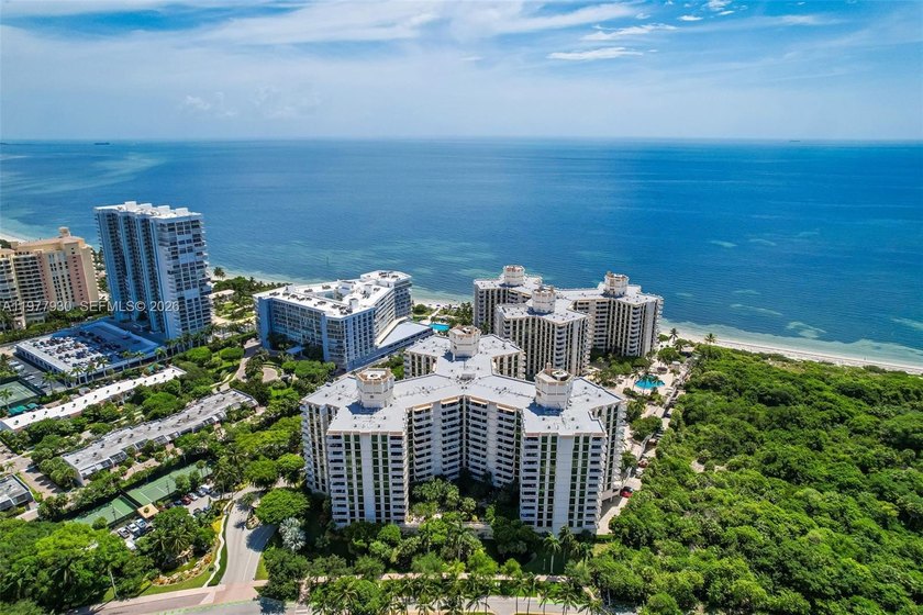 Top floor penthouse unit that has been beautifully renovated - Beach Condo for sale in Key Biscayne, Florida on Beachhouse.com