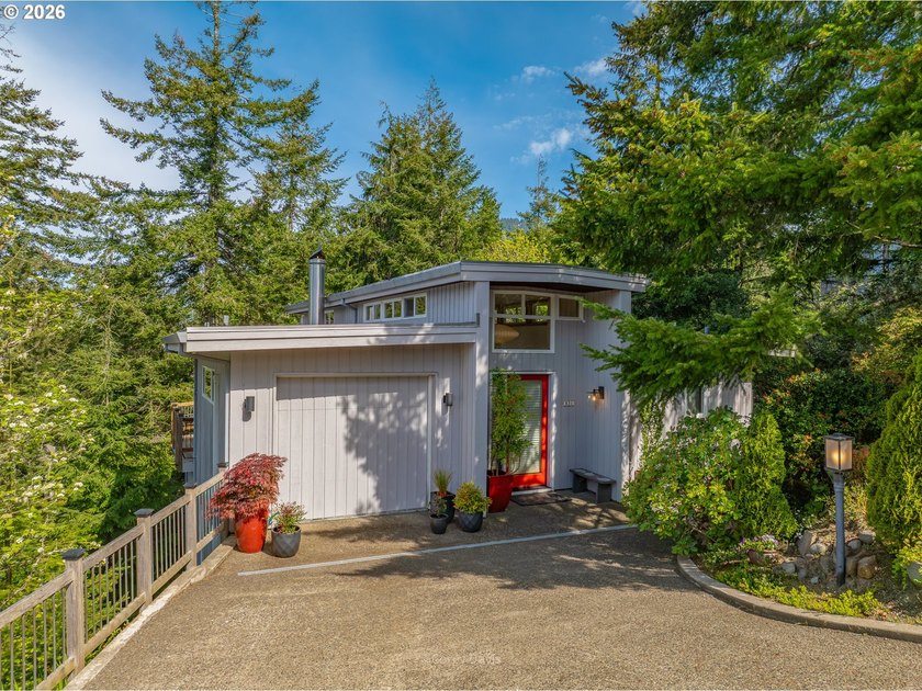 Beautifully built and thoughtfully designed with a rare sense of - Beach Home for sale in Manzanita, Oregon on Beachhouse.com