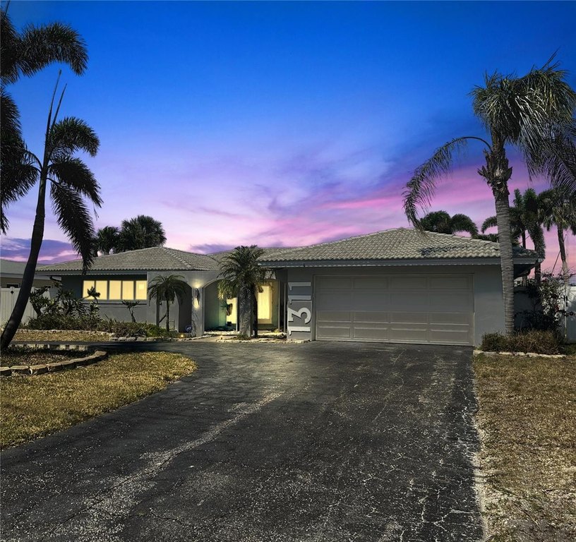 One or more photo(s) has been virtually staged. Seize the chance - Beach Home for sale in St. Petersburg, Florida on Beachhouse.com