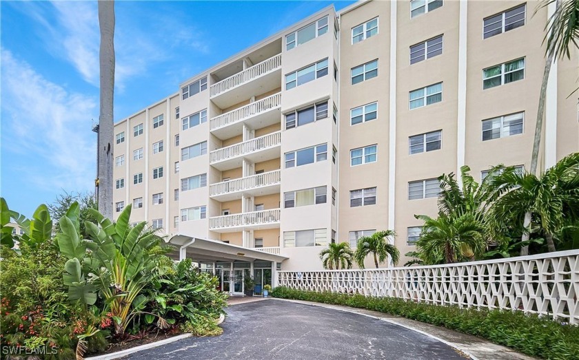 Step into your dream waterfront retreat! This sun-drenched condo - Beach Condo for sale in Fort Myers, Florida on Beachhouse.com