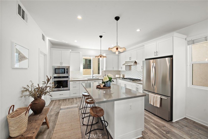 Presenting an exceptional opportunity to own a meticulously - Beach Home for sale in Costa Mesa, California on Beachhouse.com
