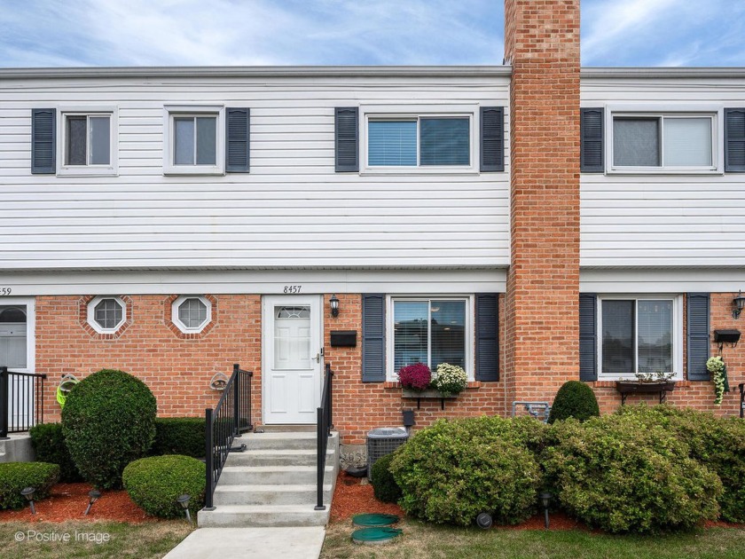 Beautiful move-in ready townhome with second living space in the - Beach Townhome/Townhouse for sale in Skokie, Illinois on Beachhouse.com