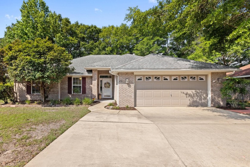 Stunning All brick, 3BR/2BA Home in Cedar Ridge, Golf Course - Beach Home for sale in Niceville, Florida on Beachhouse.com