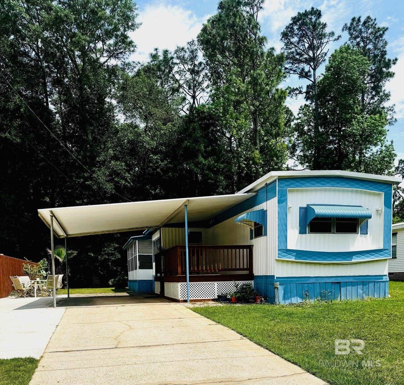 Welcome to this charming coastal two-bedroom, 1 and 1/2-bath - Beach Home for sale in Lillian, Alabama on Beachhouse.com