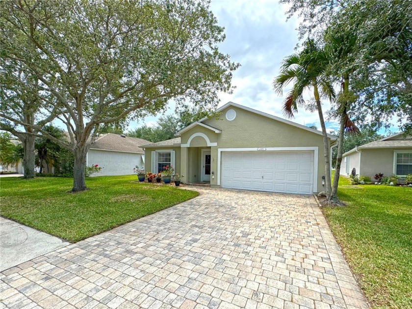 Waterfront home! Welcome to this 4 bedroom 2 bath Capri Model in - Beach Home for sale in Vero Beach, Florida on Beachhouse.com