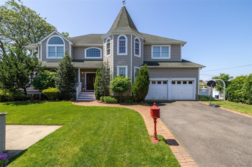 STUNNING BAYFRONT!
Nestled away on the east side of Barnum Isle - Beach Home for sale in Island Park, New York on Beachhouse.com
