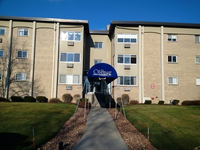 Vacation everyday in this beautiful waterfront community! - Beach Condo for sale in Irondequoit, New York on Beachhouse.com