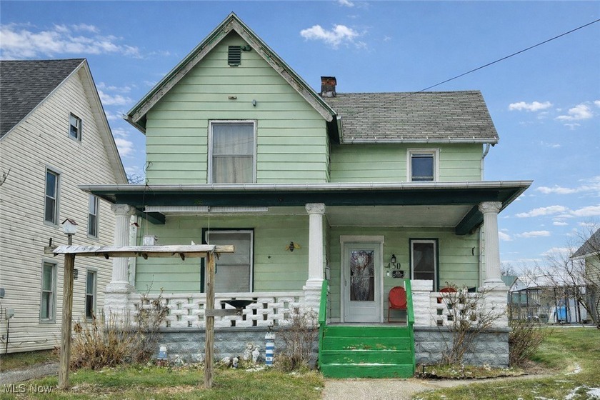 Meet 450 Buffalo Street in Conneaut. This bright 3 bedroom, 2 - Beach Home for sale in Conneaut, Ohio on Beachhouse.com