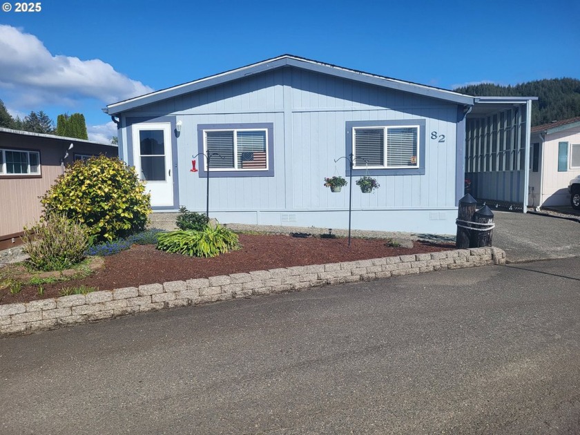 This meticulously maintained 2-bedroom, 2-bath home is located - Beach Home for sale in Reedsport, Oregon on Beachhouse.com