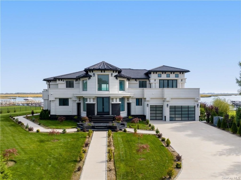 Nestled on a serene and coveted cul-de-sac, this elegant mansion - Beach Home for sale in Woodmere, New York on Beachhouse.com