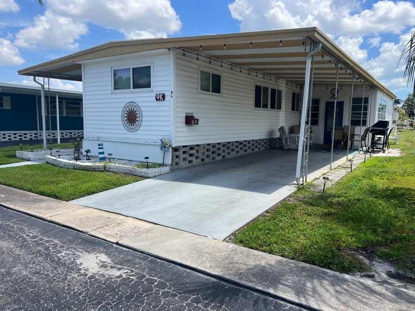 Discover the charm of Pointe West, a delightful 55+ lakefront - Beach Home for sale in Largo, Florida on Beachhouse.com