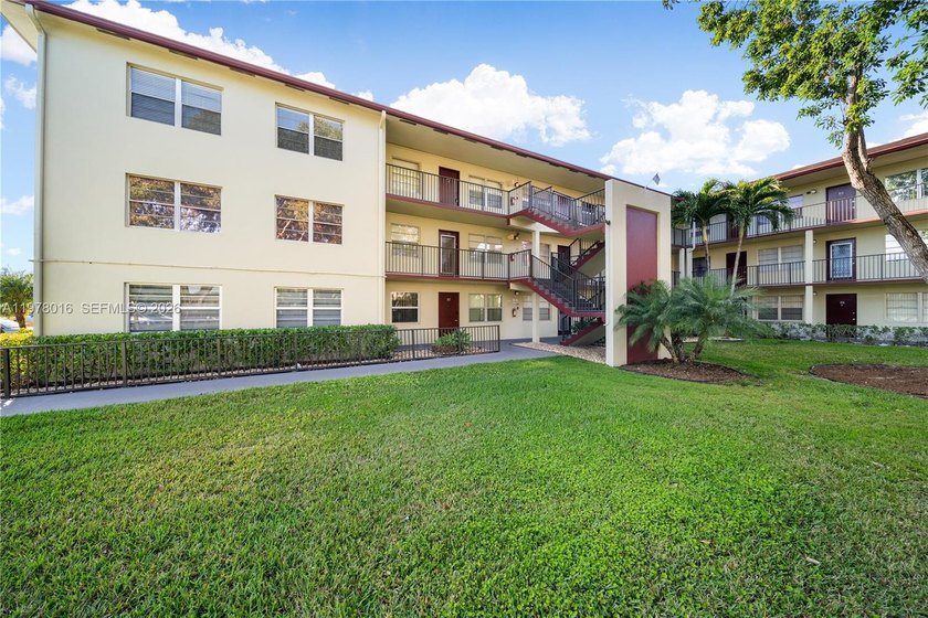 Amazing apartment with 2 bedrooms, 1.5 bathrooms. Condo on the - Beach Condo for sale in Pembroke Pines, Florida on Beachhouse.com
