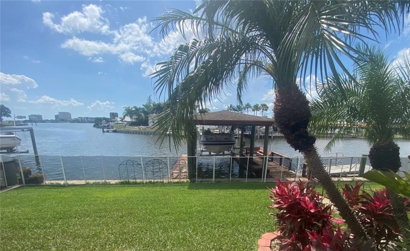 EXTRAORDINARY WATERFRONT PROPERTY IN THE HIGHLY DESIRABLE DANA - Beach Lot for sale in Tampa, Florida on Beachhouse.com