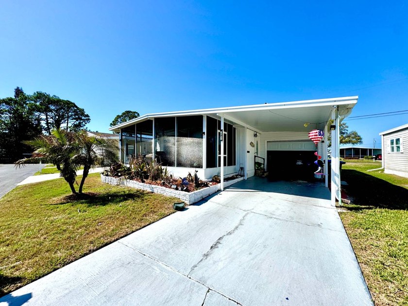 This 1971 2-bedroom, 2-bath home offering a great opportunity - Beach Home for sale in Daytona Beach, Florida on Beachhouse.com