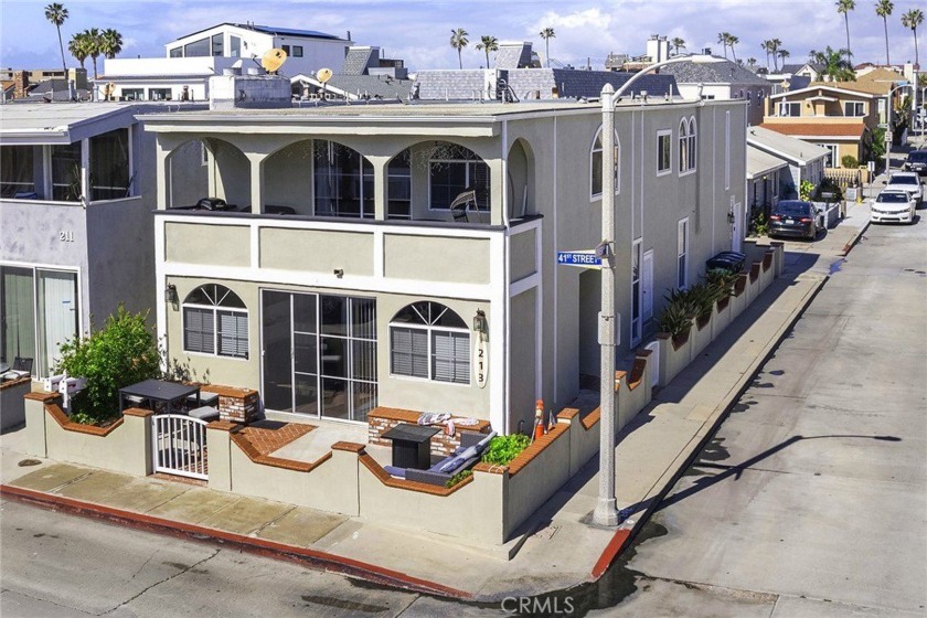 Located just 2 Blocks from the sunny beaches of West Newport and - Beach Townhome/Townhouse for sale in Newport Beach, California on Beachhouse.com