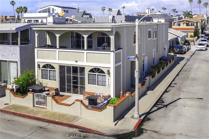 Located just 2 Blocks from the sunny beaches of West Newport and - Beach Townhome/Townhouse for sale in Newport Beach, California on Beachhouse.com