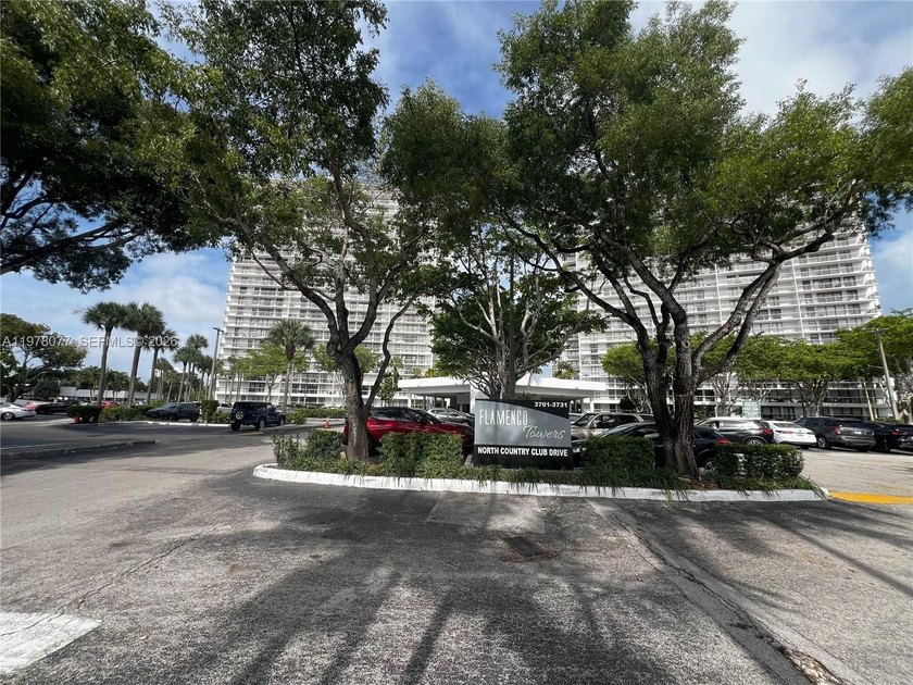 Beautifully maintained 2 bed/2 bath residence in the desirable - Beach Condo for sale in Aventura, Florida on Beachhouse.com