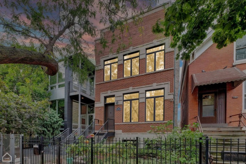 Encounter elegance with this striking 4-bedroom, 3.5-bath modern - Beach Home for sale in Chicago, Illinois on Beachhouse.com