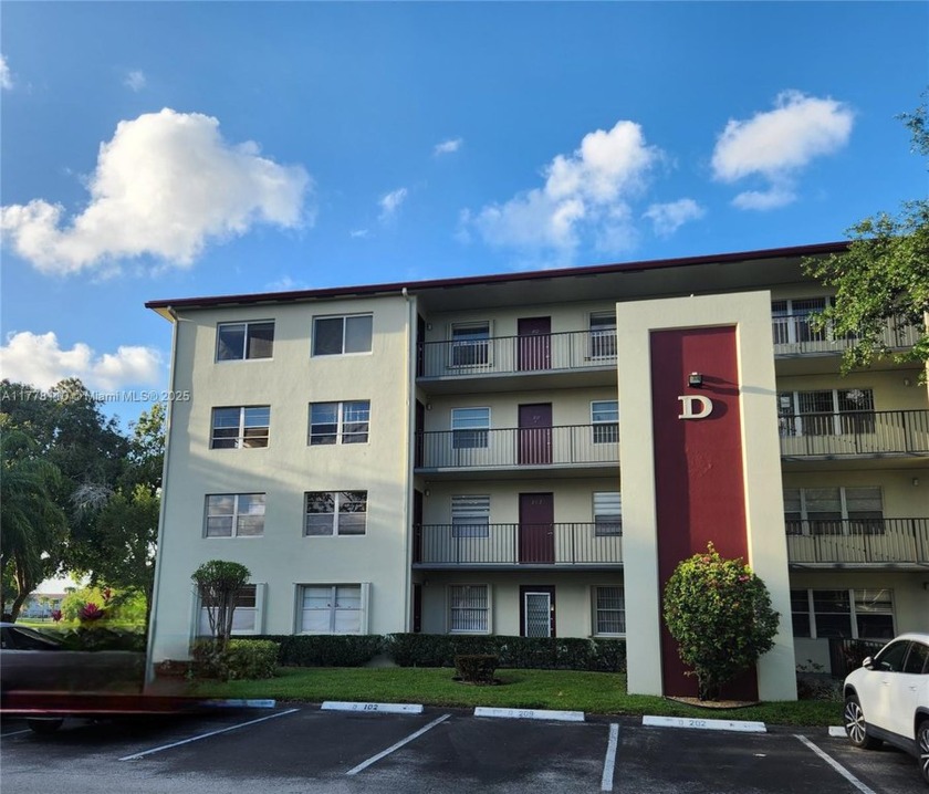 Welcome to Century Village, a vibrant 55+ community where your - Beach Condo for sale in Pembroke Pines, Florida on Beachhouse.com