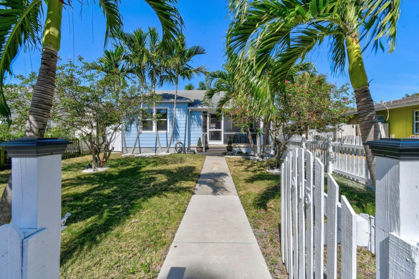 Your renovated dream cottage awaits! No detail was overlooked in - Beach Home for sale in Lake Worth Beach, Florida on Beachhouse.com