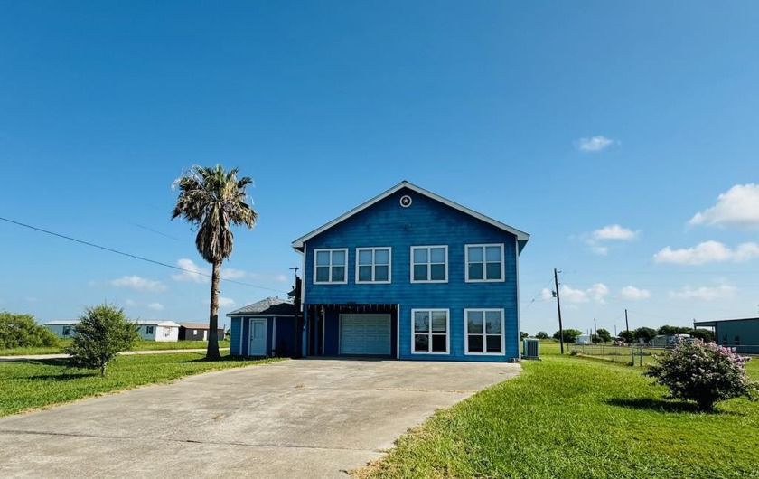 Looking for the perfect weekend escape or every day living? Look - Beach Home for sale in Palacios, Texas on Beachhouse.com