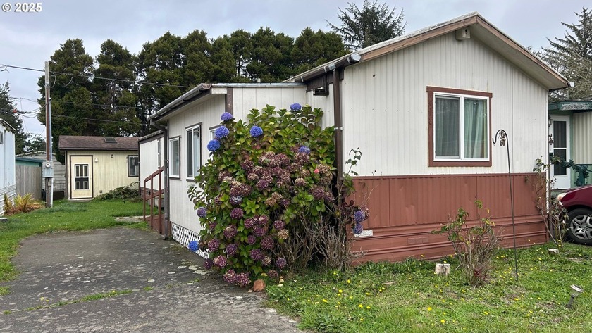 Charming 2-bedroom, 1-bath home just minutes from the - Beach Home for sale in Coos Bay, Oregon on Beachhouse.com