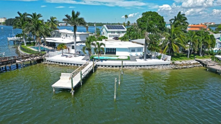 Welcome to one of the largest residential gulf front lots in the - Beach Home for sale in Madeira Beach, Florida on Beachhouse.com