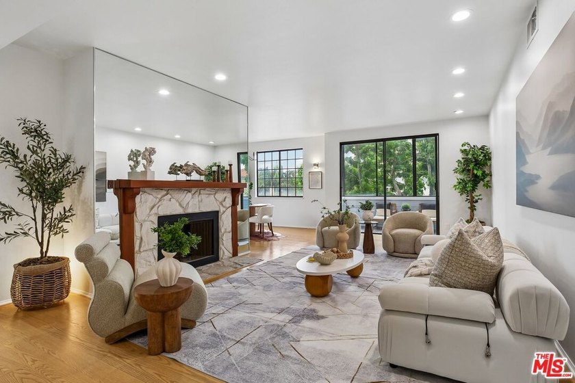 Bright and peaceful corner unit in the heart of Marina del Rey - Beach Condo for sale in Marina Del Rey, California on Beachhouse.com