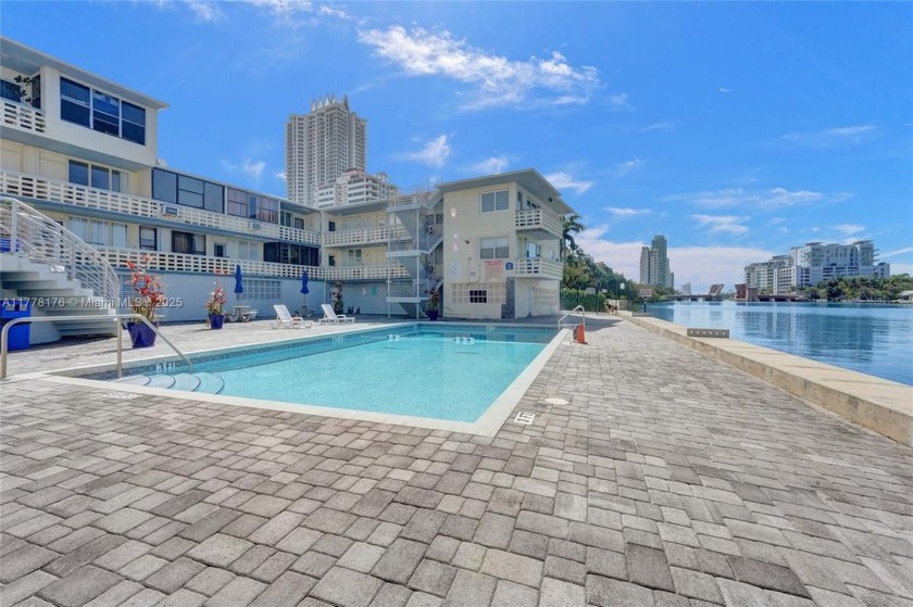 SELLER MOTIVATED! Investor or Owner Opportunity! Co-op studio - Beach Other for sale in Miami Beach, Florida on Beachhouse.com