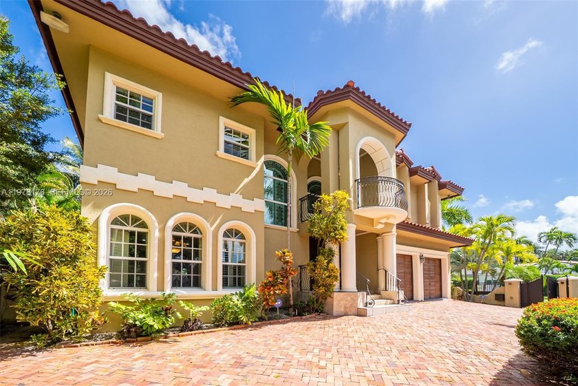 Premier location on N Bay Road- 5 bedrooms /4.5 bathroom corner - Beach Home for sale in Miami Beach, Florida on Beachhouse.com