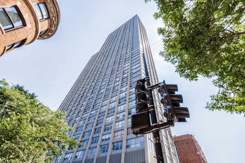 Investor-friendly opportunity at Park Place Tower! This - Beach Home for sale in Chicago, Illinois on Beachhouse.com