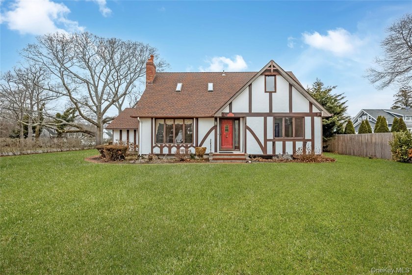 Well-located 4-bedroom, 2-bath home in desirable South Blue - Beach Home for sale in Blue Point, New York on Beachhouse.com