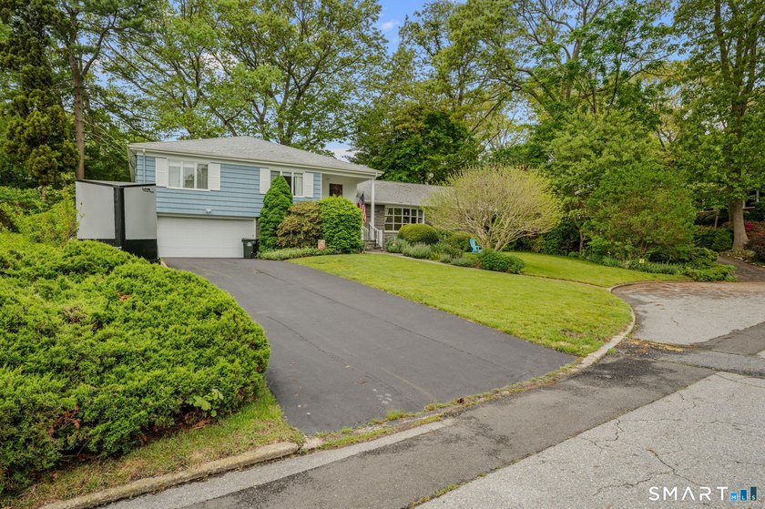 Located on a small quiet cul-de-sac, this spacious 4 bdrm, 3 1/2 - Beach Home for sale in New London, Connecticut on Beachhouse.com