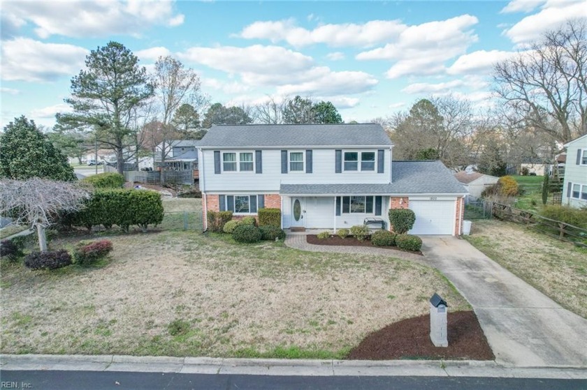 This recently updated Charlestown Lakes home is ready for you! - Beach Home for sale in Virginia Beach, Virginia on Beachhouse.com