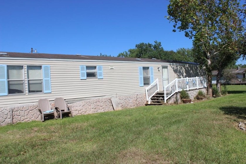 3 Br 2 Bath, 2007 Clayton Mobile Home, 16 X 76.  Carpet & vinyl - Beach Home for sale in Palacios, Texas on Beachhouse.com